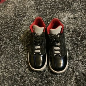 Air Jordans Big Kids Sneaker Shoes Lace Up Black, Red and White Size 6Y US